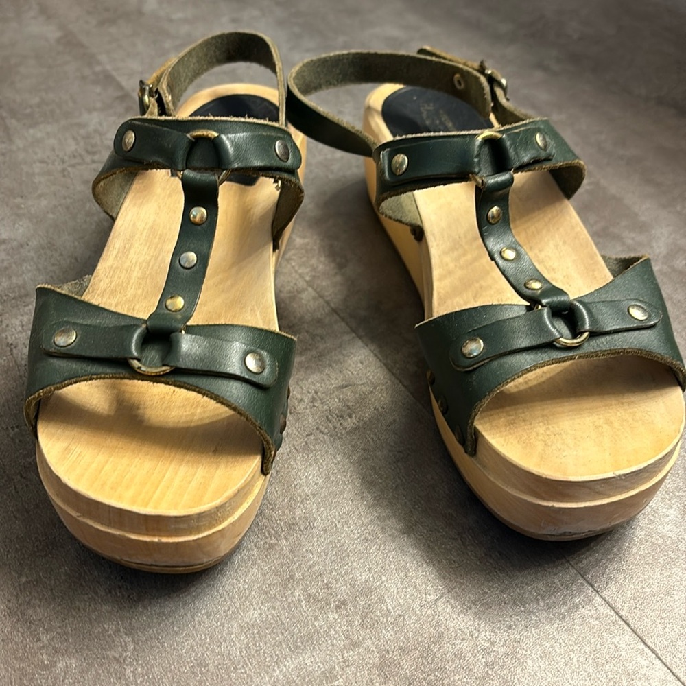 Swedish Hasbeens Forest Green Leather T‑Strap Wooden Platform Sandals